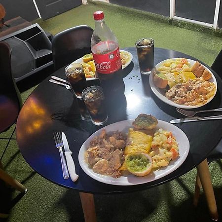 Tiger Hostel 麦德林 外观 照片