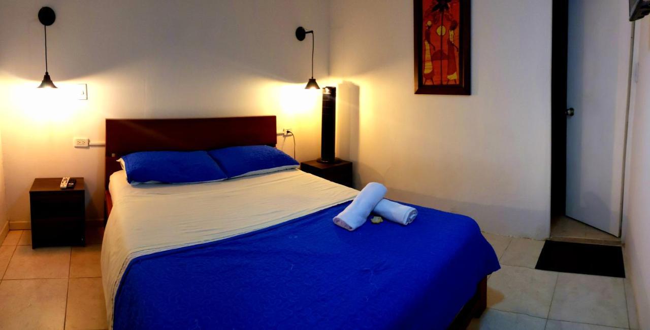 Tiger Hostel 麦德林 外观 照片