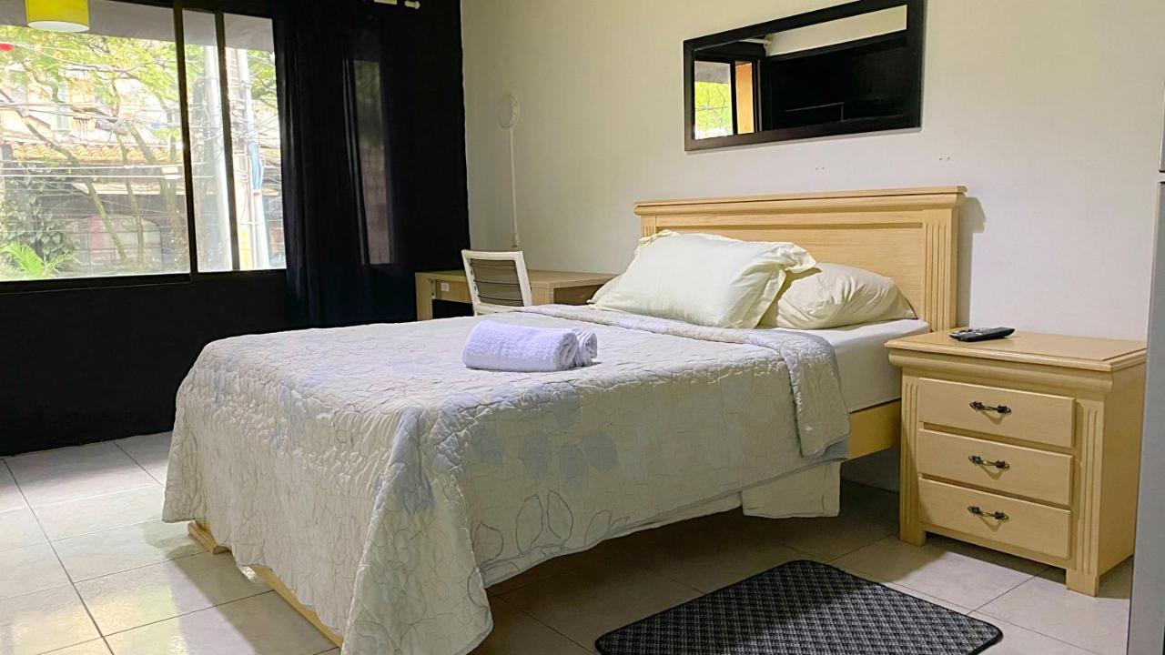Tiger Hostel 麦德林 外观 照片