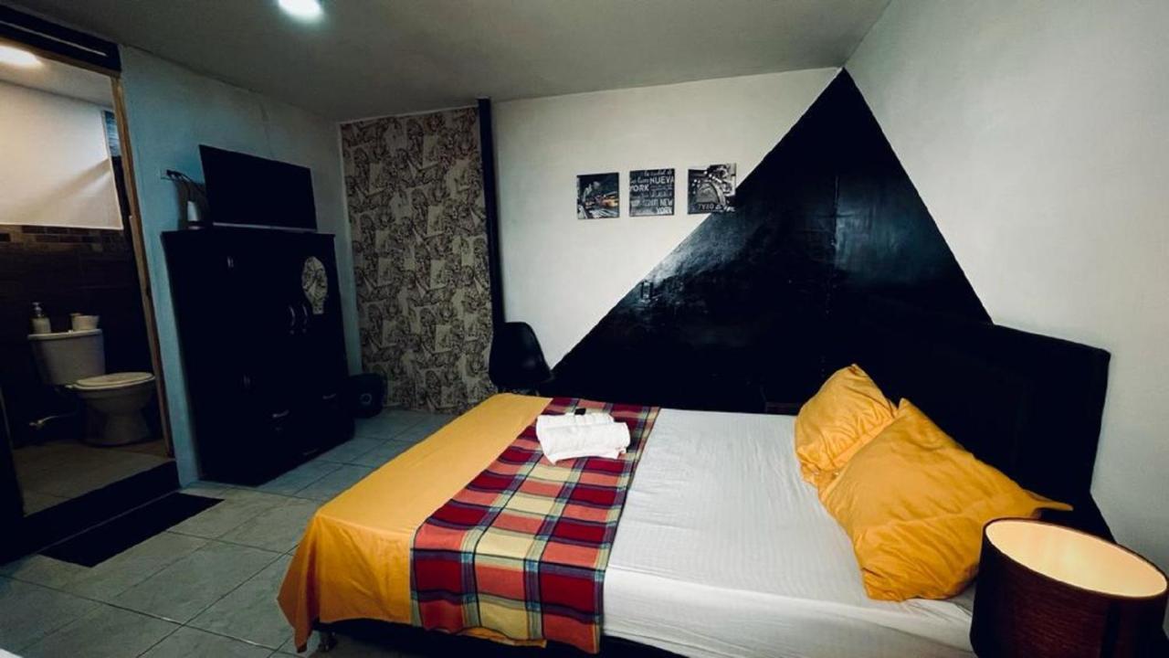 Tiger Hostel 麦德林 外观 照片