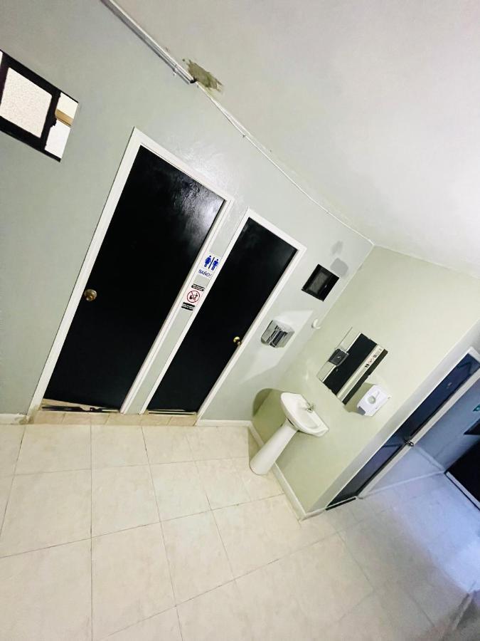 Tiger Hostel 麦德林 外观 照片