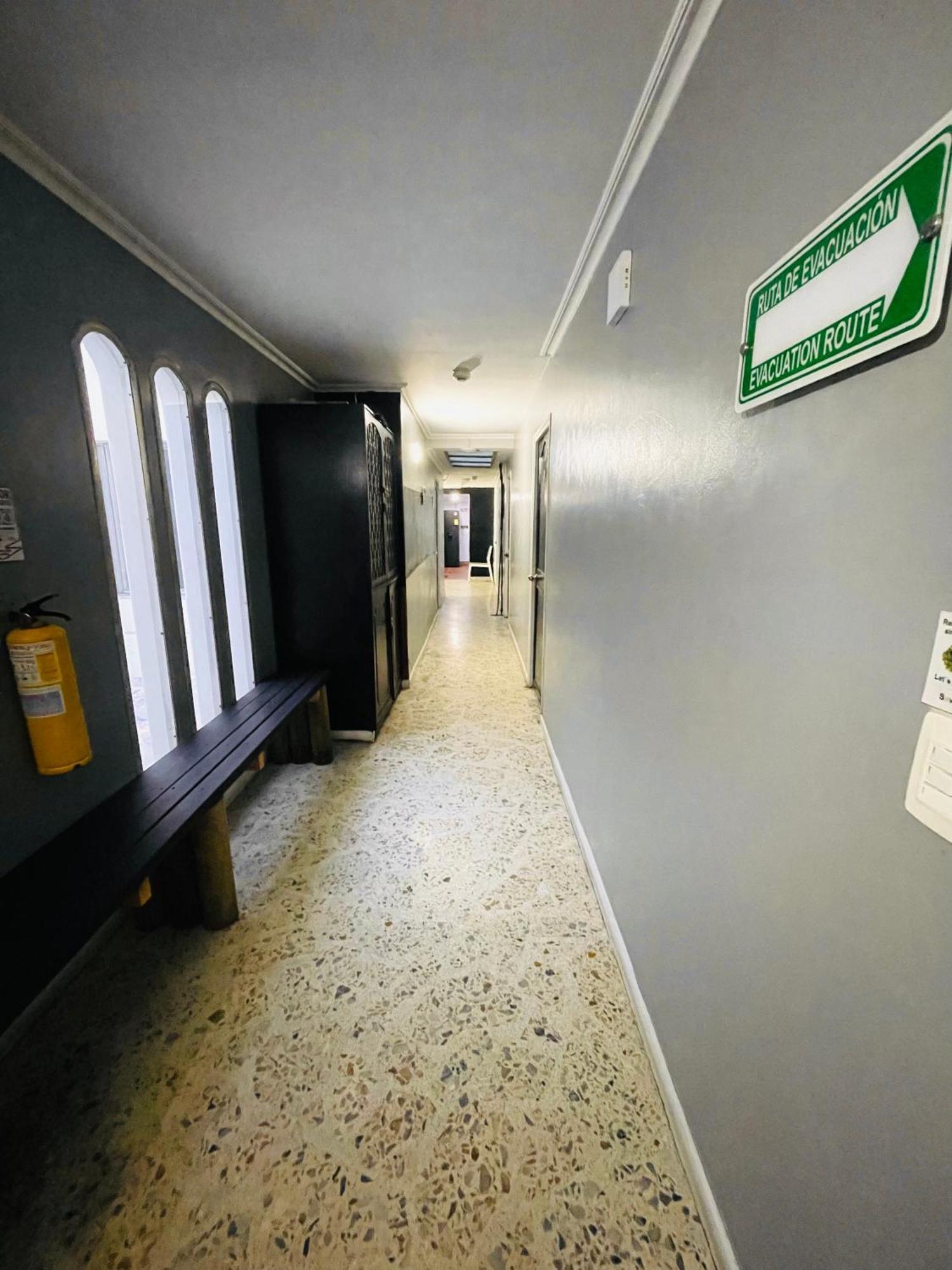 Tiger Hostel 麦德林 外观 照片